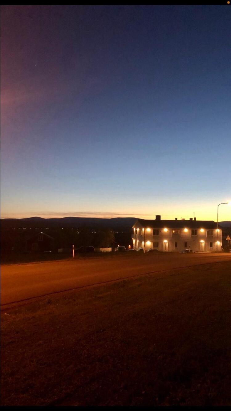 Jaettefin Laegenhet Mellan Staden Och Fjaellet Oviken Bagian luar foto